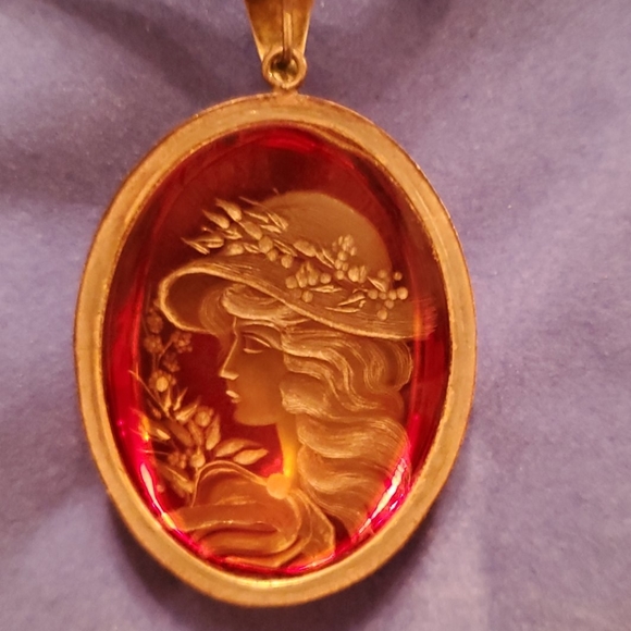 VINTAGE S.S BALTIC AMBER CAMEO NECKLACE - Picture 3 of 6